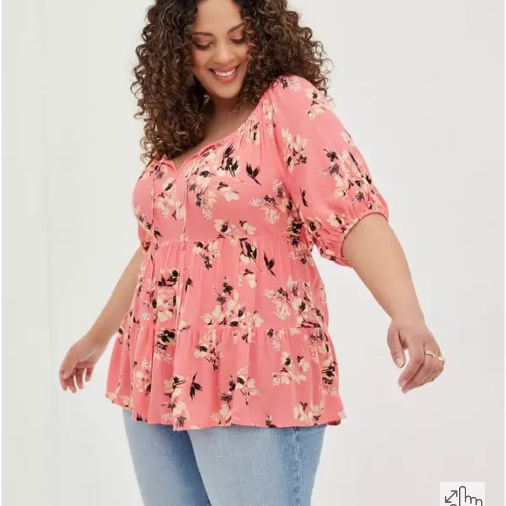 Torrid Coral Floral Crinkle Gauze Tiered Blouse – Size 0